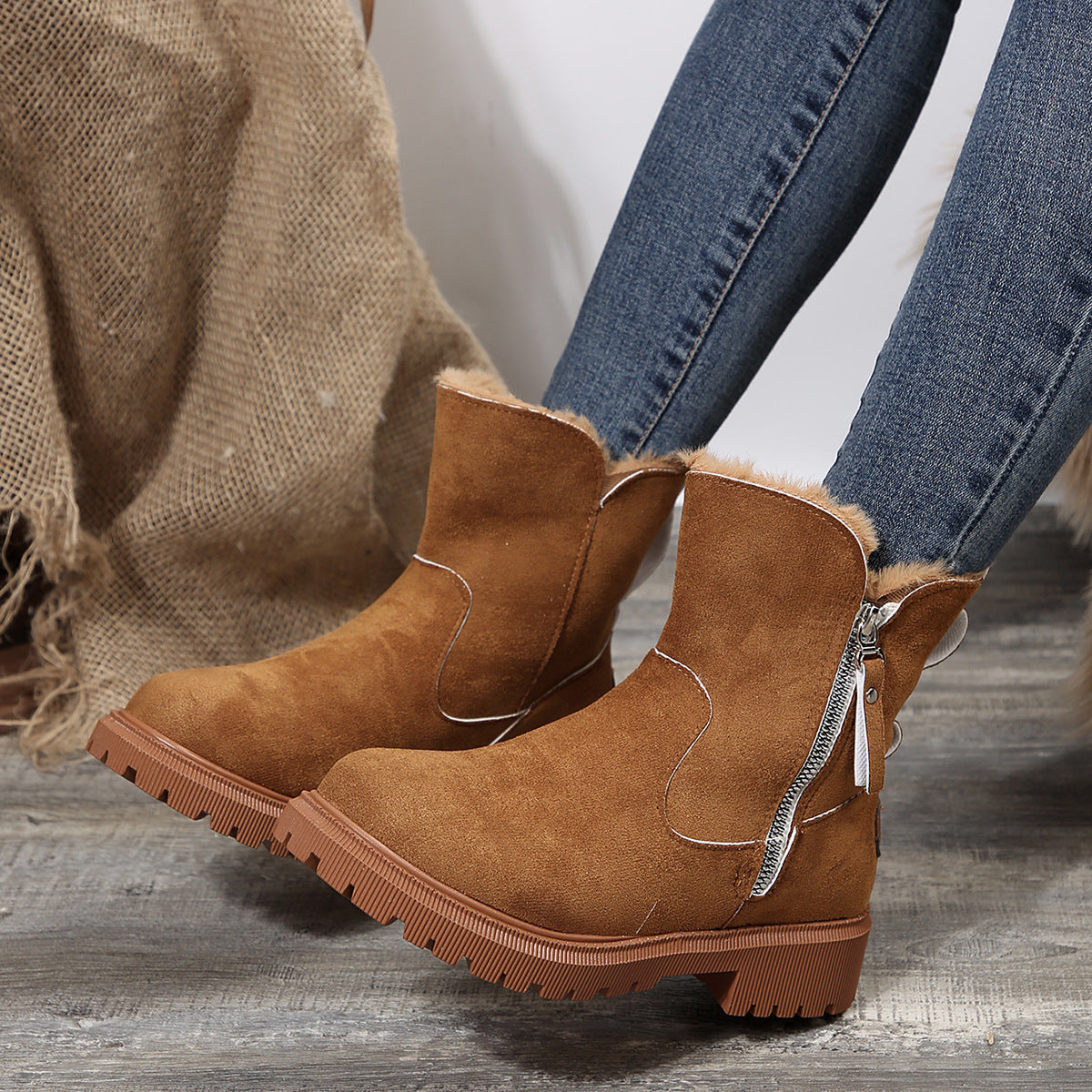 Bottes courtes en daim fourrure intégrée