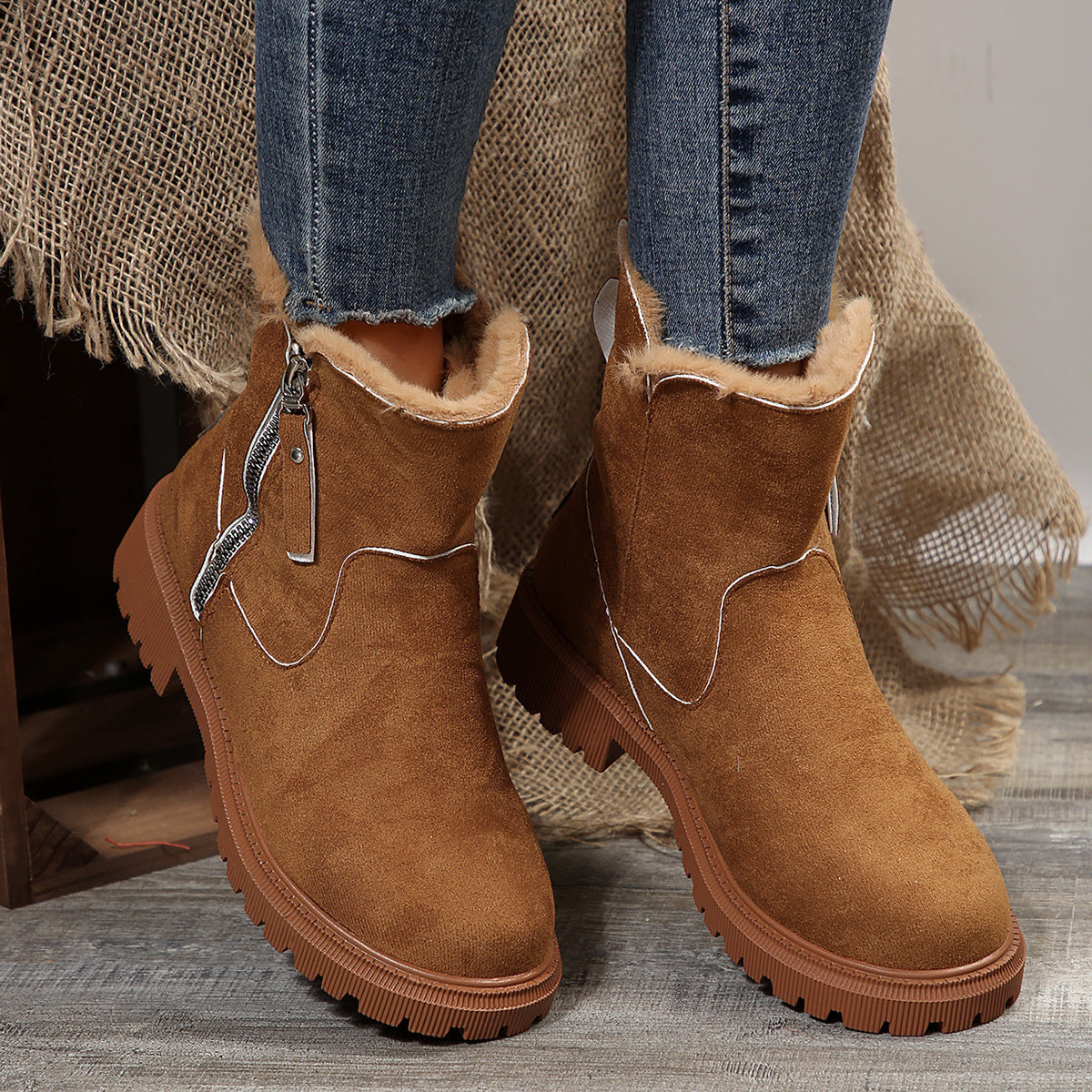Bottes courtes en daim fourrure intégrée