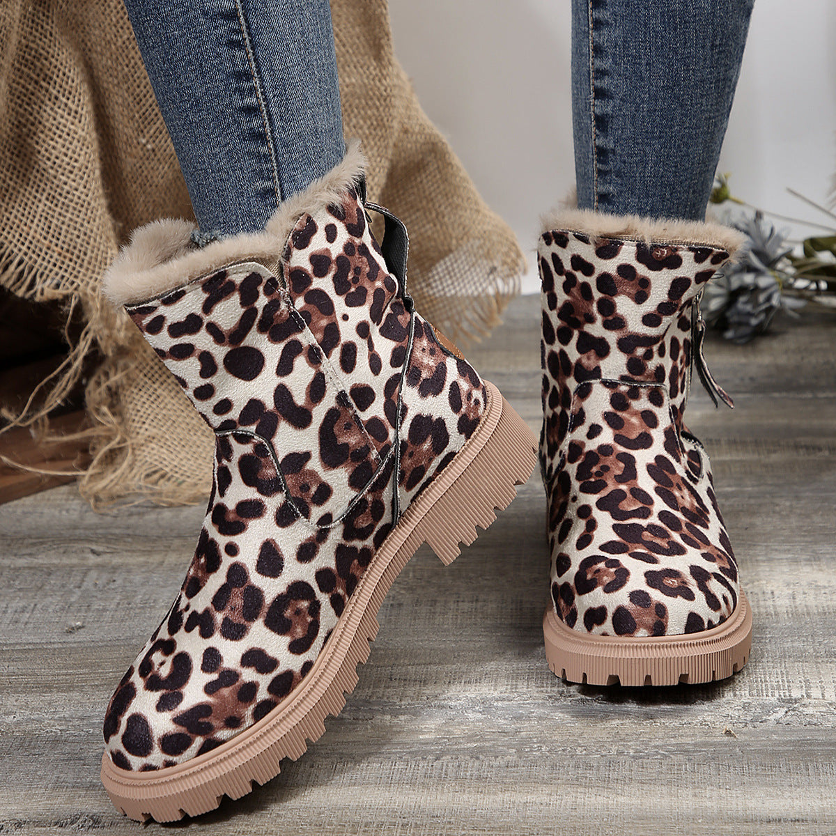 Bottes courtes en daim fourrure intégrée