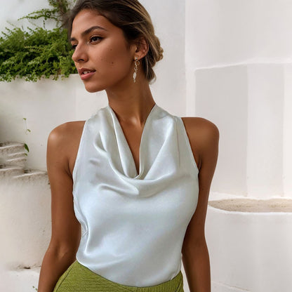 Haut sans manches à col évasé  avec décolleté licou et dos nu.