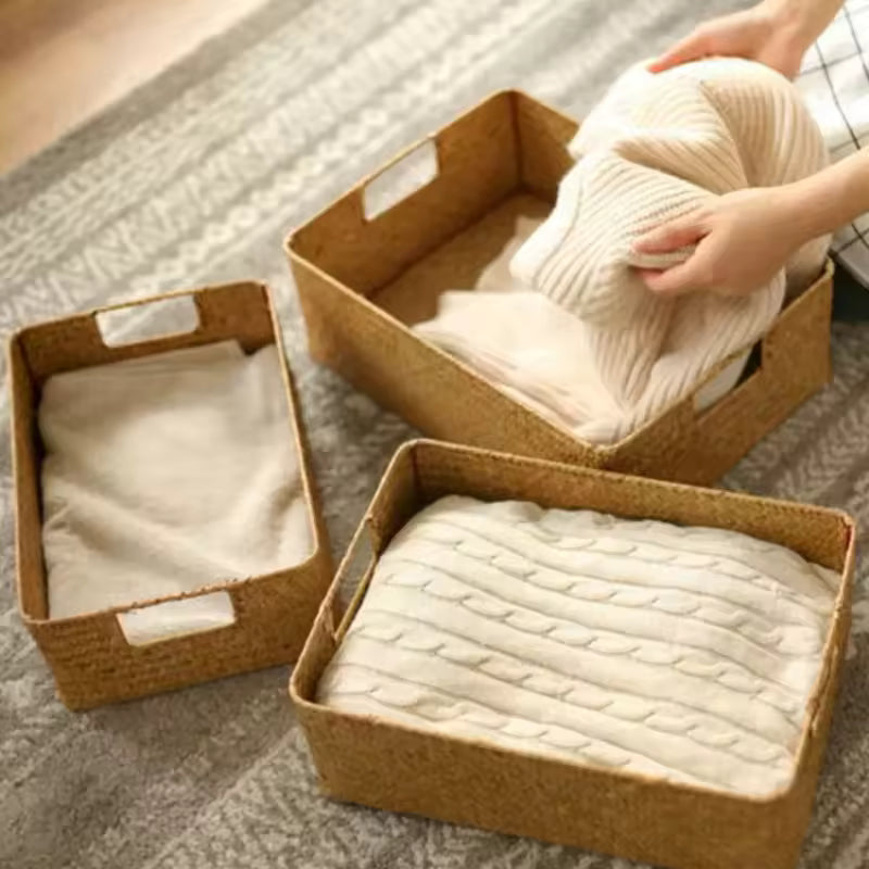Scalloped Wicker Basket, Hand-woven Rattan Baskets with Built-in Handles, Water Hyacinth Basket for Organizing and Decor