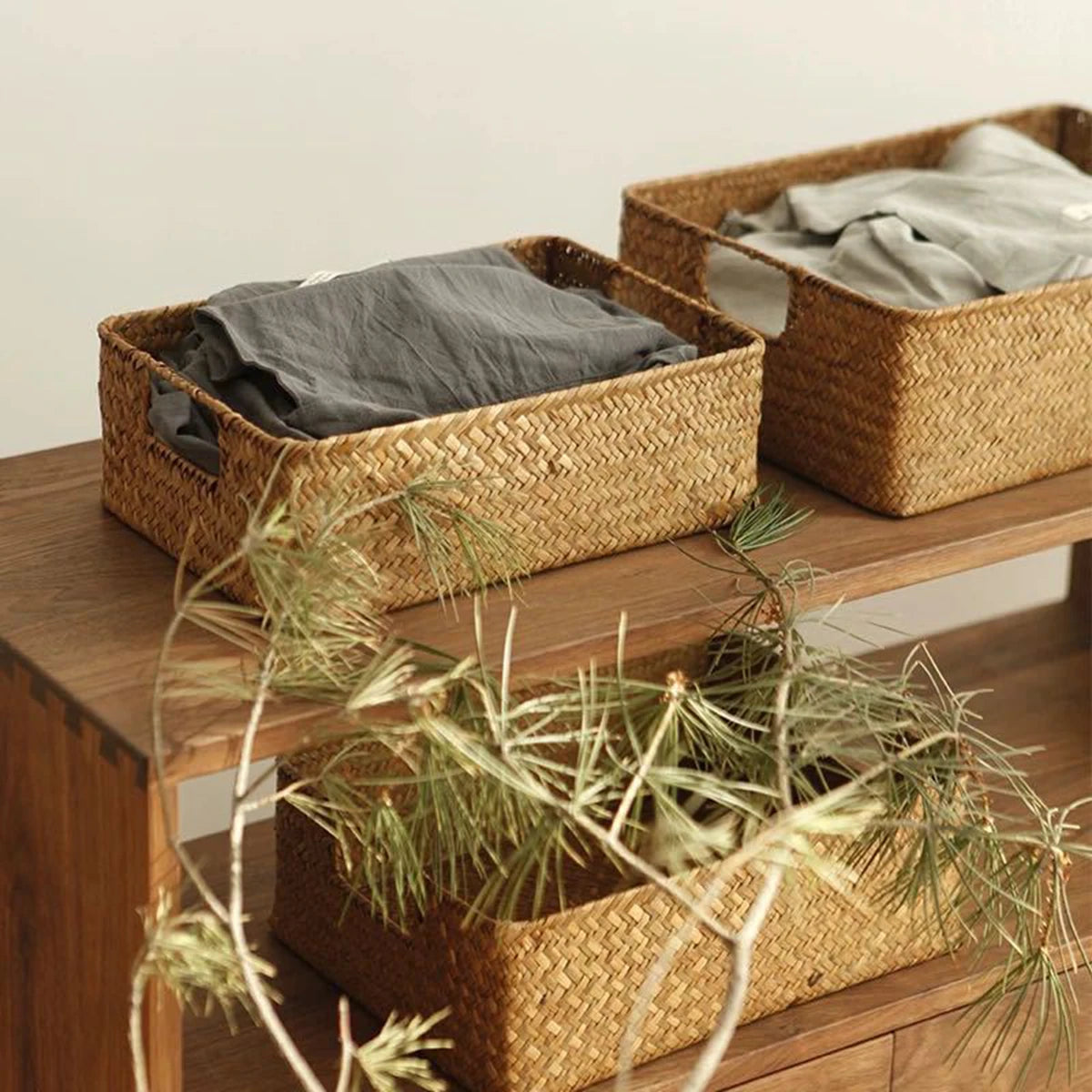 Scalloped Wicker Basket, Hand-woven Rattan Baskets with Built-in Handles, Water Hyacinth Basket for Organizing and Decor