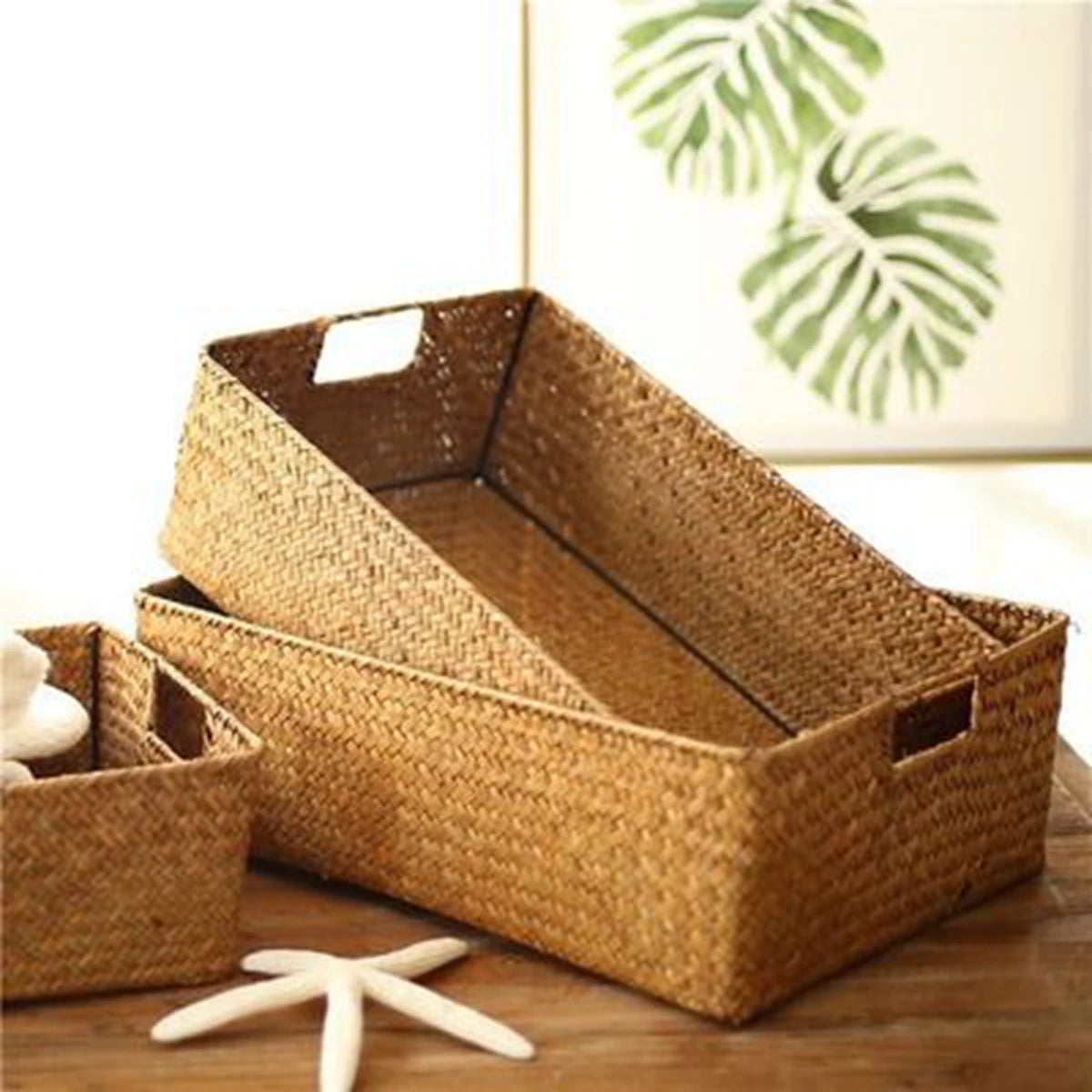 Scalloped Wicker Basket, Hand-woven Rattan Baskets with Built-in Handles, Water Hyacinth Basket for Organizing and Decor