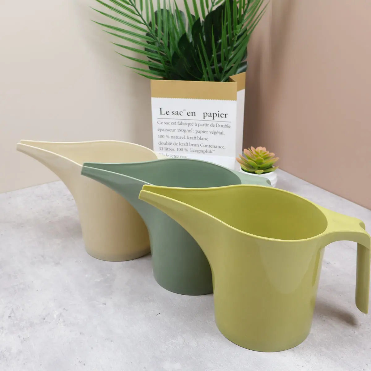Popular long-spout watering can, plastic sprinkler, long-spout flower watering cup, suitable for gardening and baking